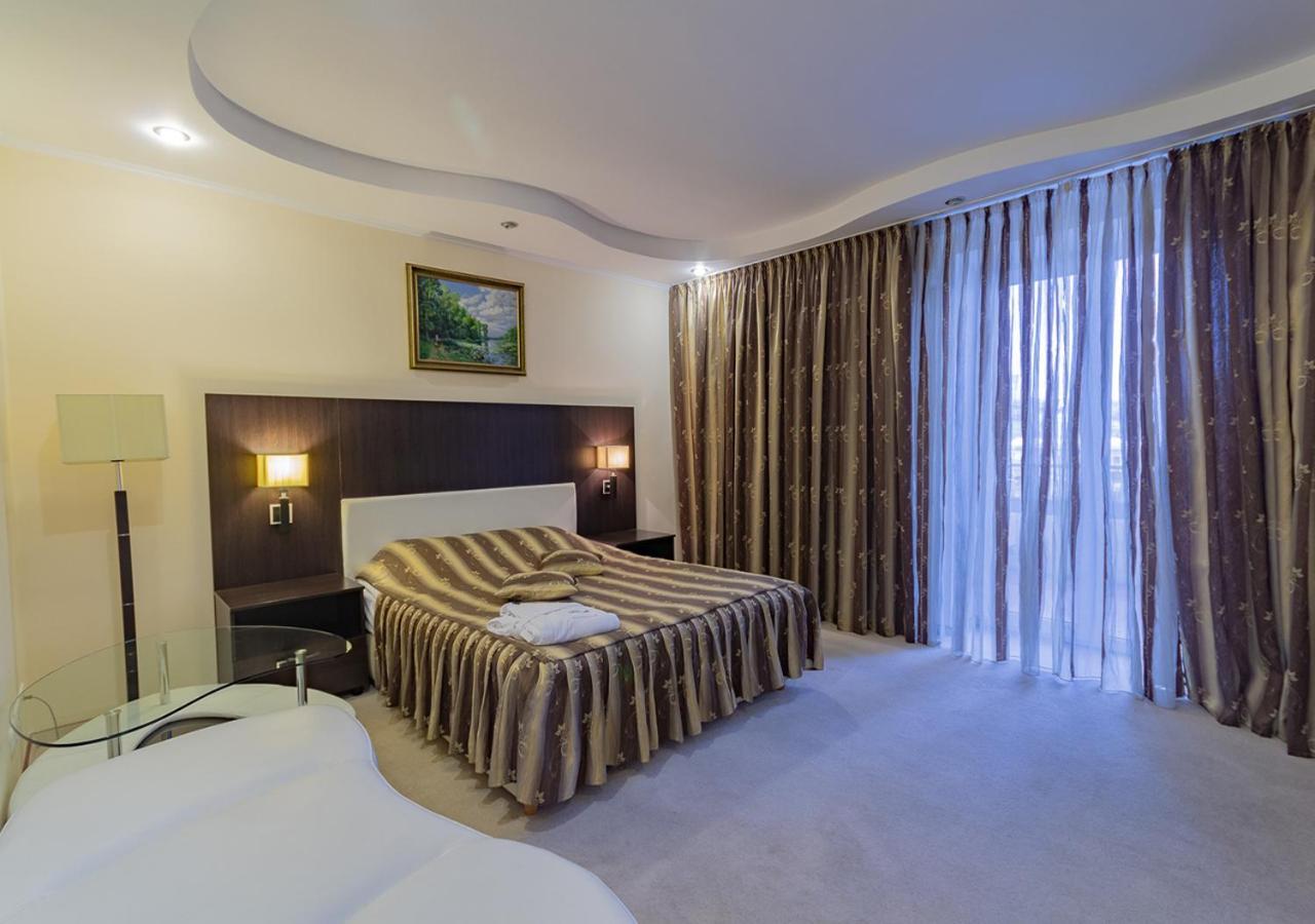 Kozatskiy Hotel Kiev Luaran gambar
