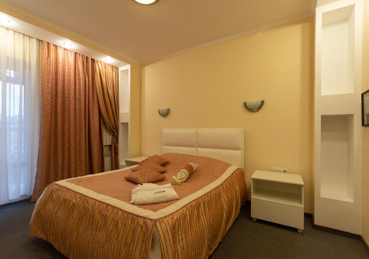 Kozatskiy Hotel Kiev Luaran gambar