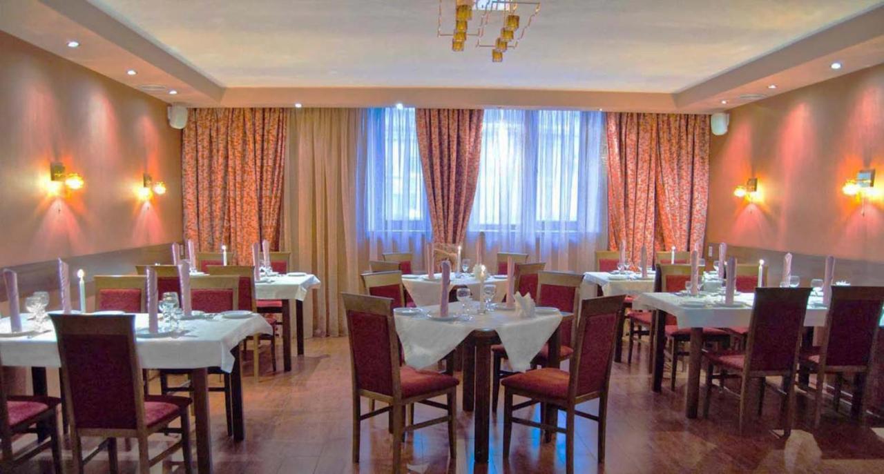 Kozatskiy Hotel Kiev Luaran gambar